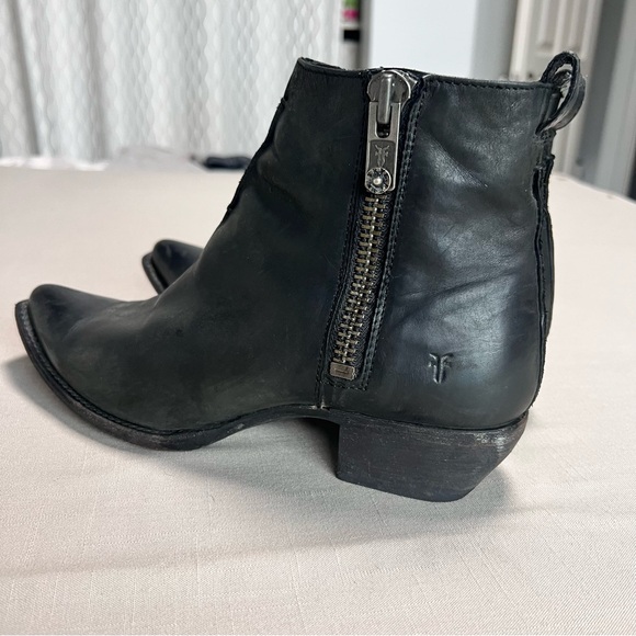 Frye Sacha Side Zip Moto Leather Booties Black Leather Ankle Boots Womens 10 - Picture 11 of 15